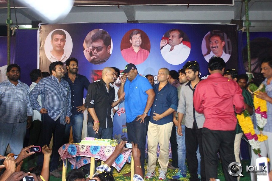 Yevadu-Movie-Success-Tour